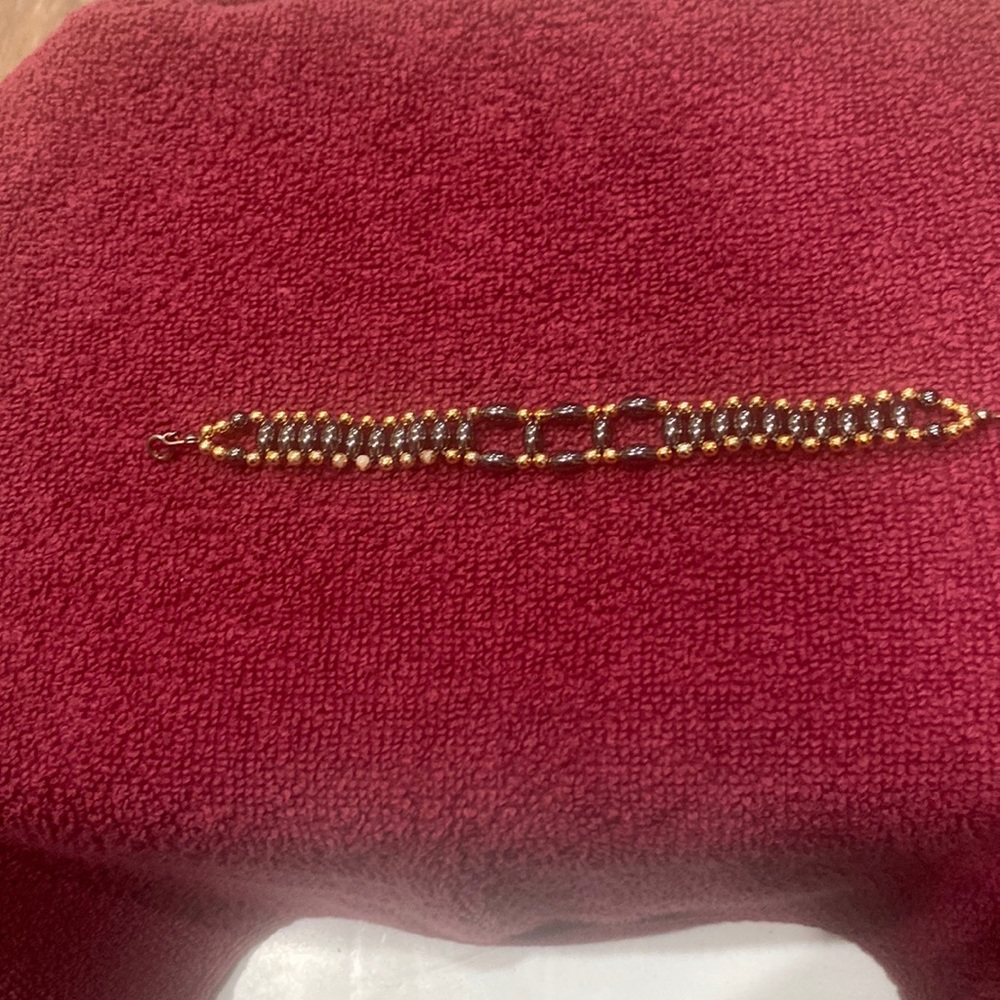 Small beaded bracelet black and gold beads